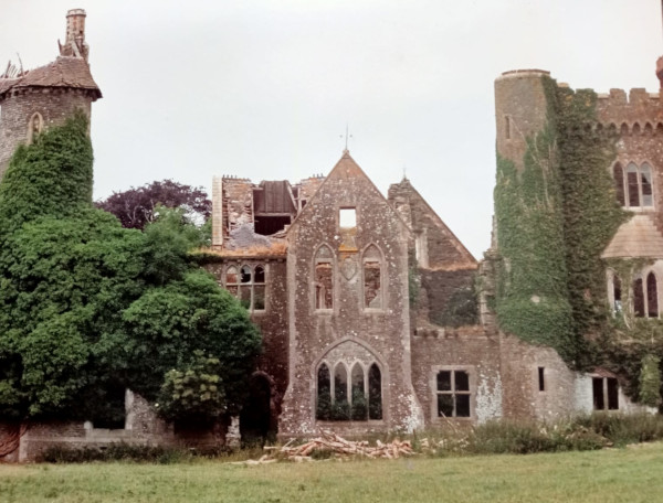 Plas Bronwydd yn 1992. Llun Sue Davies